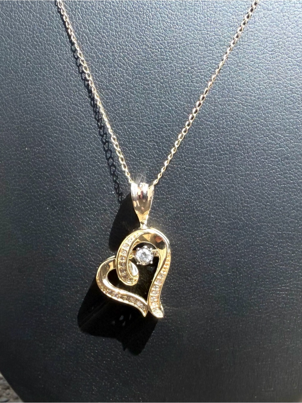 10k Yellow Gold .17ctw Natural Dancing Diamond Heart Pendant Necklace
